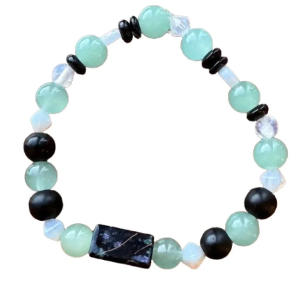 Opaque, sea green & black beaded stretch bracelet. NWT (MJW028)